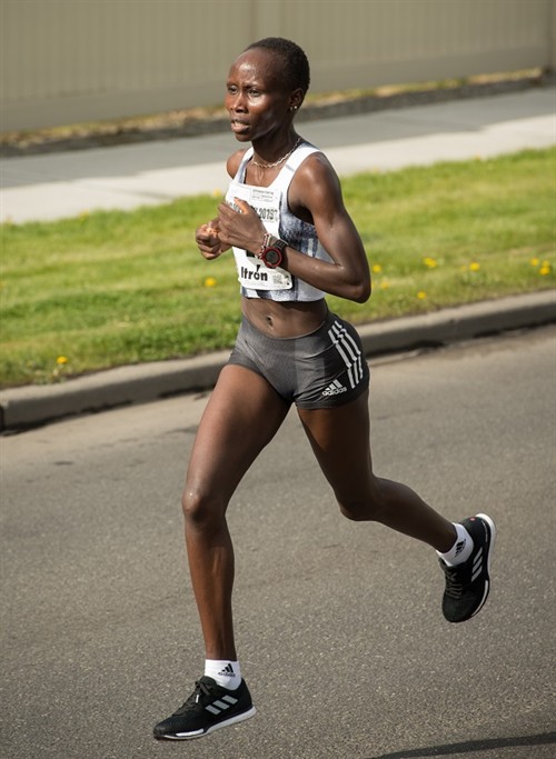 Wanjiru Mid Race